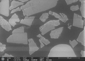 Non-conductive, polished zircon particles, showing surface detail at 15 kV and 0.75 Torr pressure
